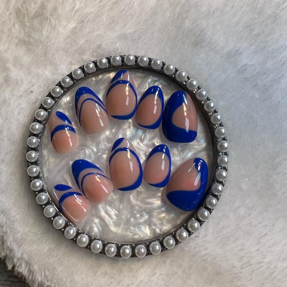 Press on nails